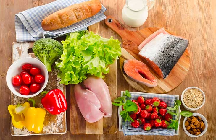 Assortiment de crudités et saumon