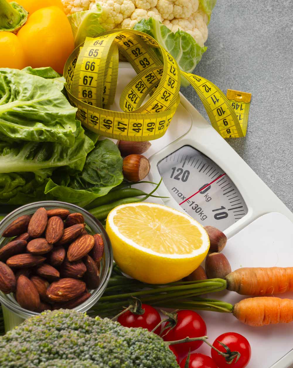 Pèse-personne, mètre-ruban, fruits et légumes
